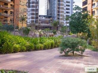 Large 2 Bedroom Apartment with Sea View