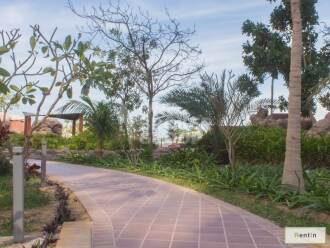 Large 2 Bedroom Apartment with Sea View