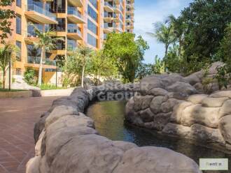 Large 2 Bedroom Apartment with Sea View