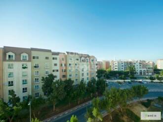 Large and Furnished Studio Apt,Pool View
