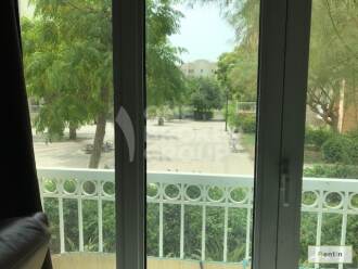 Well maintained 1 Bed Apt w/ Garden View