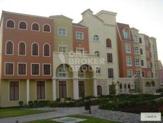 Well maintained 1 Bed Apt w/ Garden View