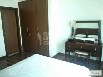 Huge and Fully Furnished 1 Bed Apt,Vacant