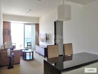 Fully Furnished 1 Bed Apt. middle floor