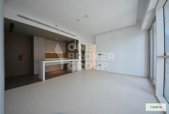 Lower floor | Modern 1 BR in West Avenue