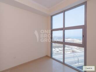 Spacious 2 BR, chiller free, DEC Towers