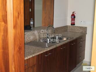 Large 1BR, Marina Quays West, Marina View.