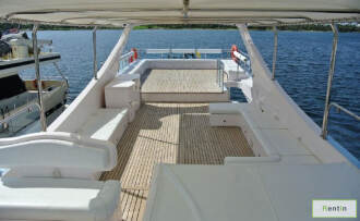 90 FT yacht rental in Dubai Marina