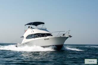47FT yacht rental in Dubai