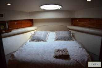 47FT yacht rental in Dubai