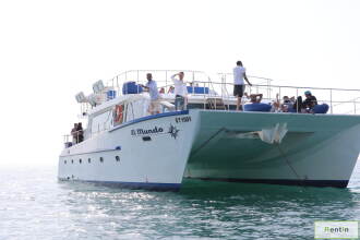 El Mundo Dubai Catamaran for rent
