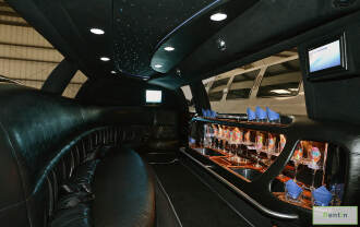 Lincoln Town Car Limo for rent Dubai